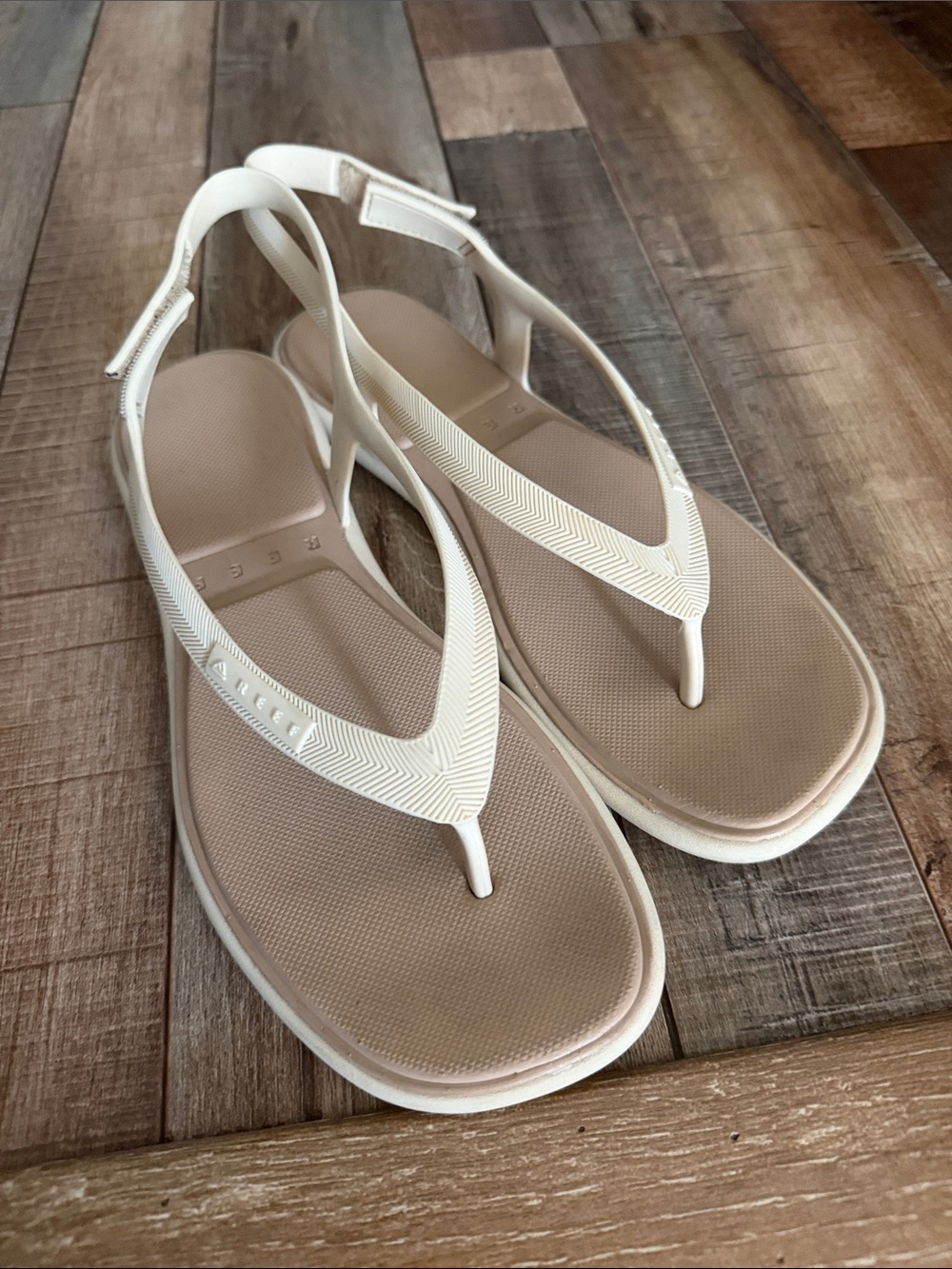 Reef Women's Beige and White Slingback Sandals